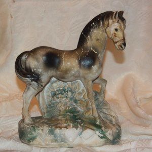MID-CENTURY 1940s CARNIVAL CHALKWARE HORSE - LARGE (11 INCHES TALL)